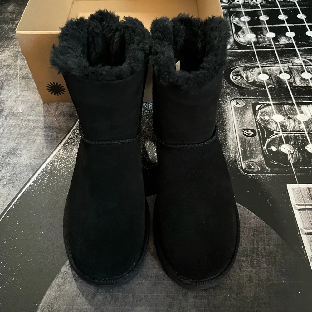 NIB UGG Mini Bailey Boot